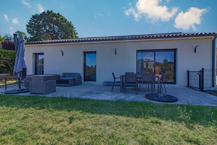 Image No.1-3 Bed House for sale