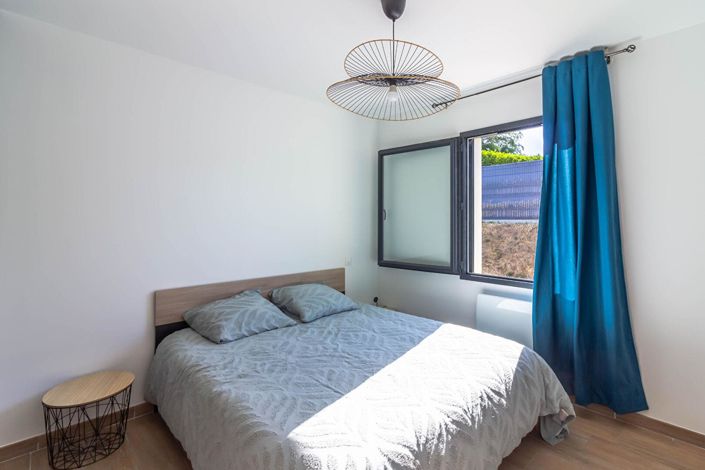 Image No.10-3 Bed House for sale