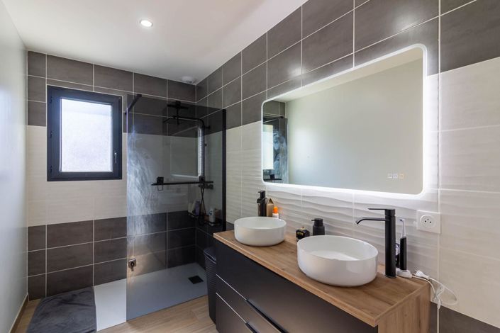 Image No.11-3 Bed House for sale