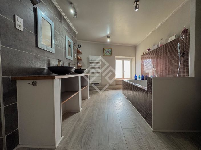 Image No.24-9 Bed House for sale