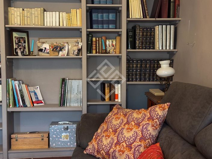 Image No.5-9 Bed House for sale