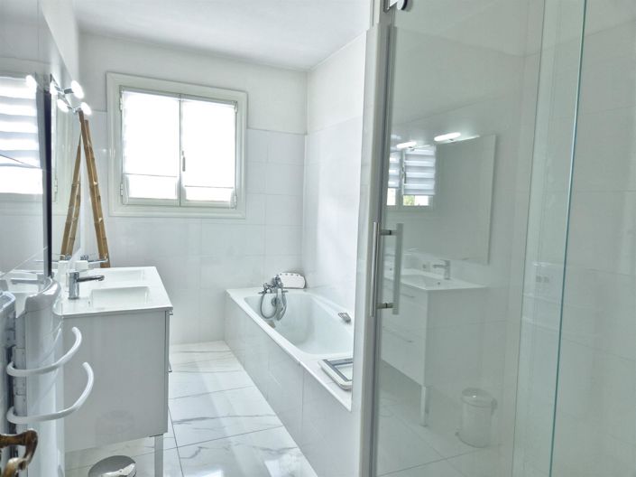 Image No.30-3 Bed House for sale