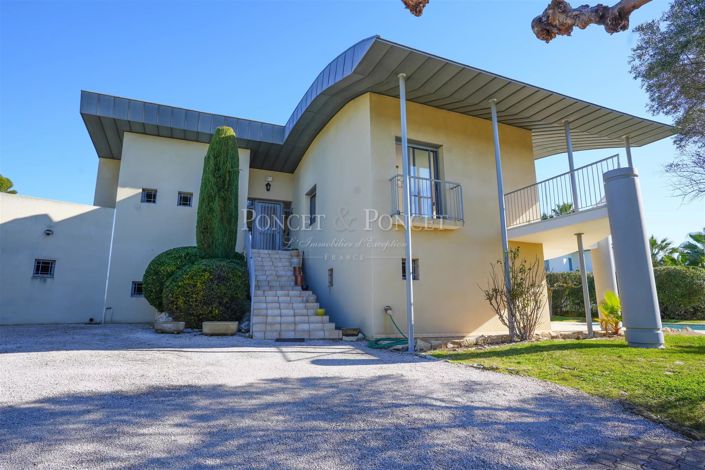 Image No.1-4 Bed House for sale