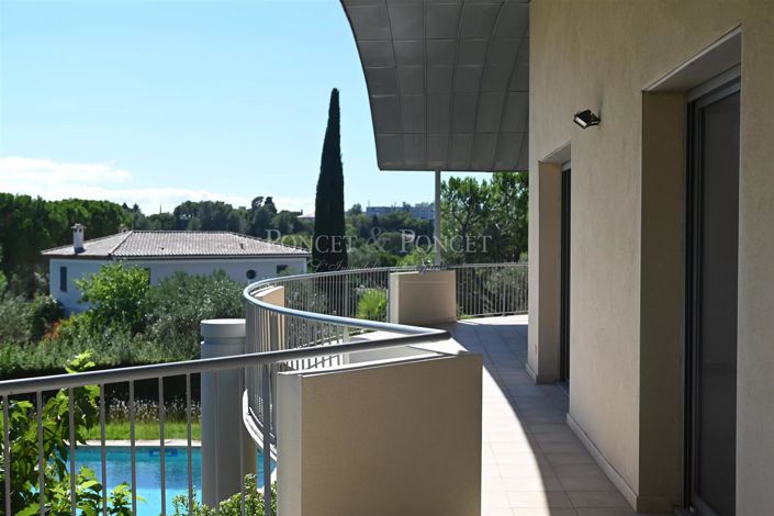 Image No.2-4 Bed House for sale