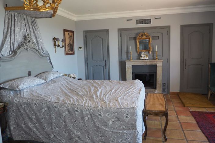 Image No.8-5 Bed House for sale