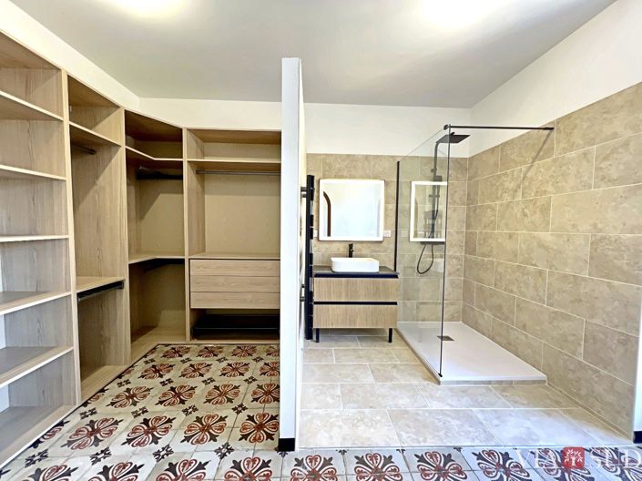 Image No.13-5 Bed Property for sale