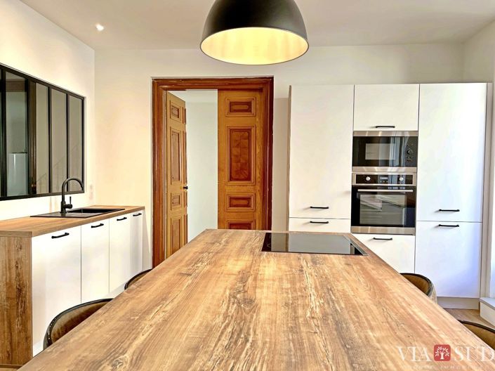 Image No.17-5 Bed Property for sale