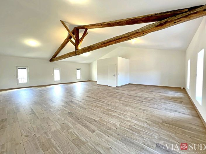 Image No.20-5 Bed Property for sale