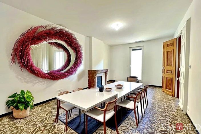 Image No.8-5 Bed Property for sale