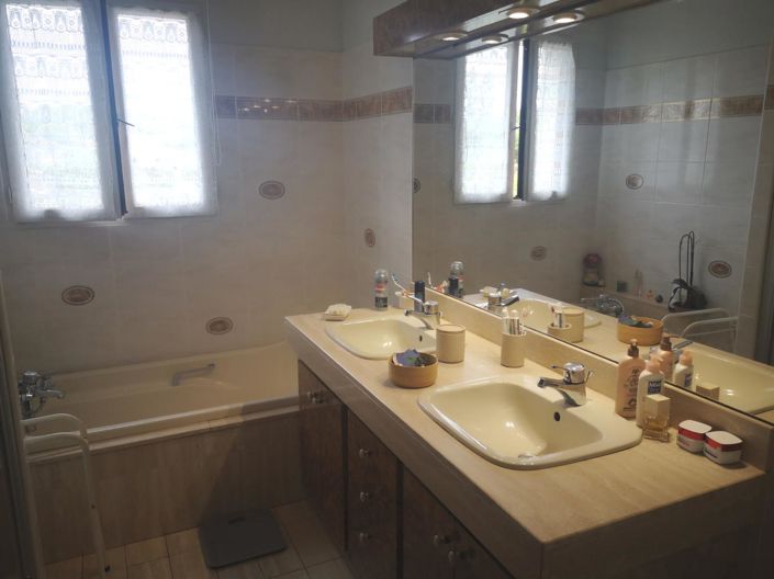 Image No.17-6 Bed House for sale