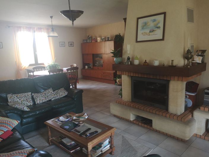 Image No.7-6 Bed House for sale