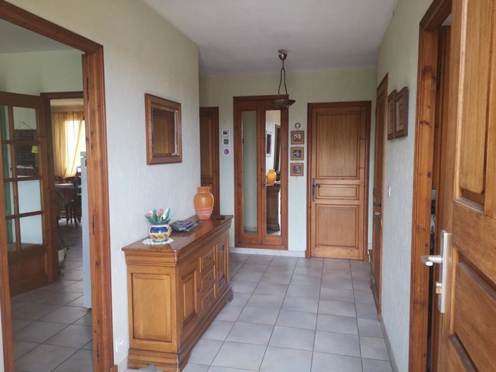 Image No.9-6 Bed House for sale