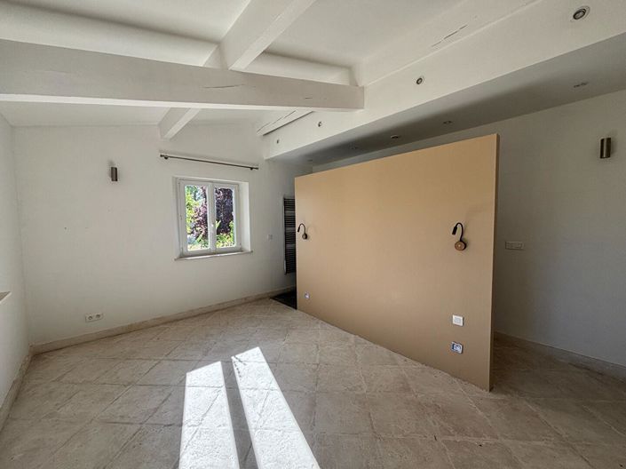 Image No.10-3 Bed House for sale