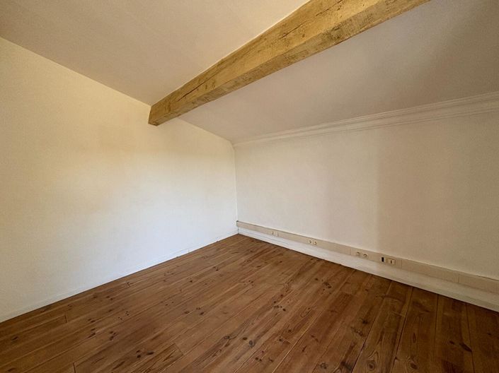 Image No.11-3 Bed House for sale