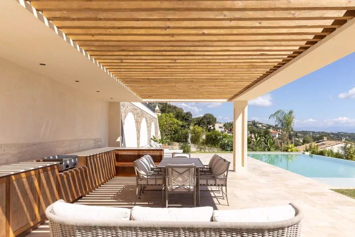 Image No.8-8 Bed House for sale