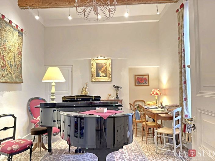 Image No.8-10 Bed House for sale