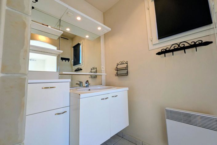 Image No.10-3 Bed House for sale