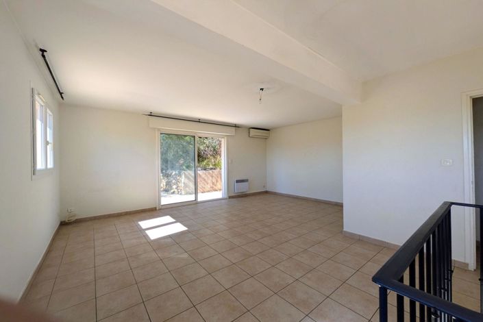 Image No.11-3 Bed House for sale