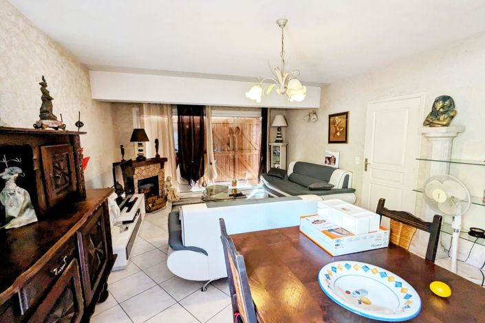 Image No.7-5 Bed House for sale