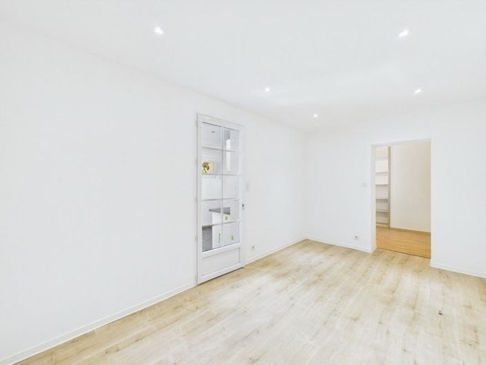 Image No.17-4 Bed House for sale