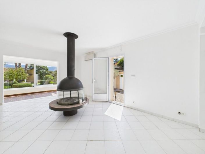 Image No.2-4 Bed House for sale