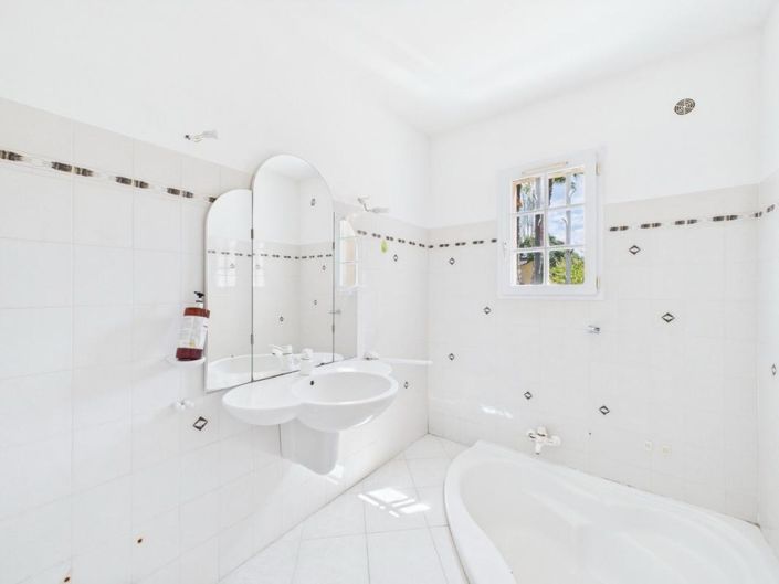 Image No.21-4 Bed House for sale