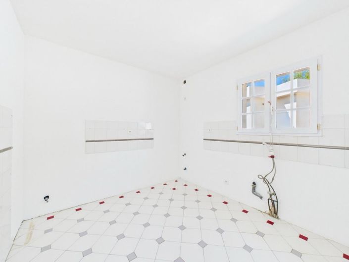 Image No.22-4 Bed House for sale