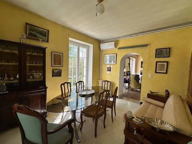 Image No.3-8 Bed House for sale