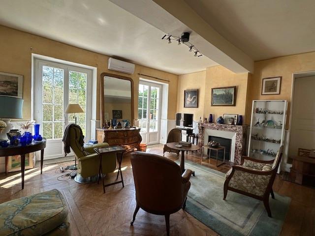 Image No.4-8 Bed House for sale