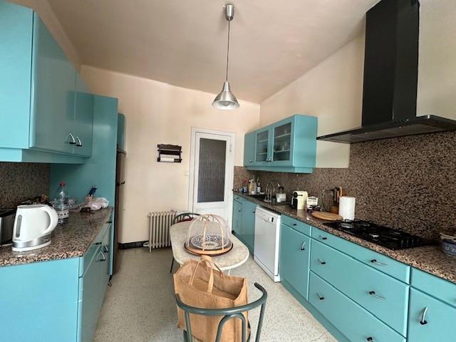 Image No.7-8 Bed House for sale