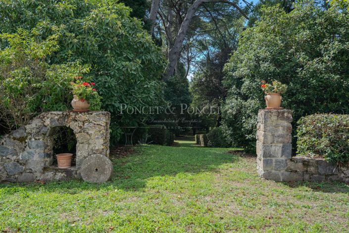 Image No.25-9 Bed House for sale