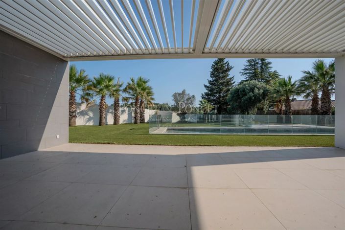 Image No.10-6 Bed House for sale