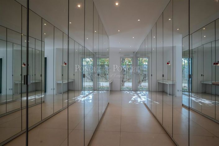 Image No.11-6 Bed House for sale