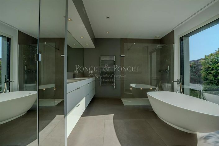 Image No.12-6 Bed House for sale