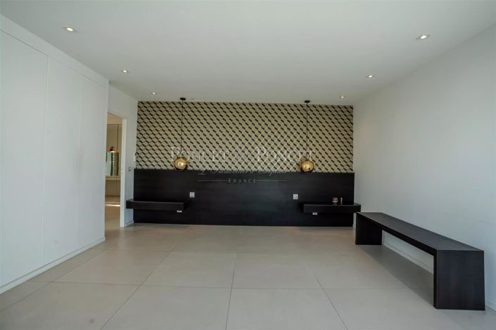 Image No.13-6 Bed House for sale