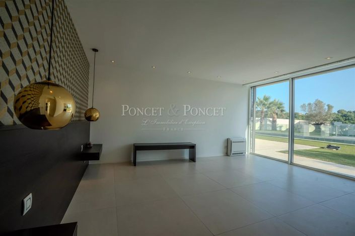 Image No.14-6 Bed House for sale