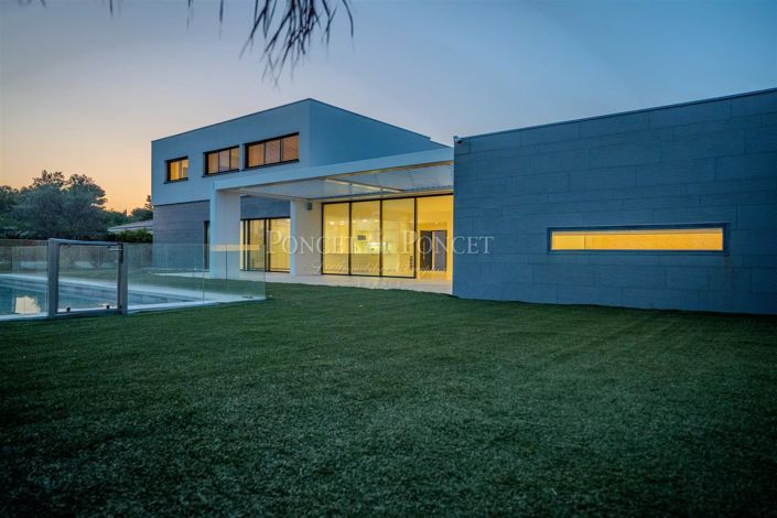 Image No.2-6 Bed House for sale