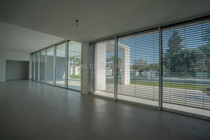 Image No.20-6 Bed House for sale