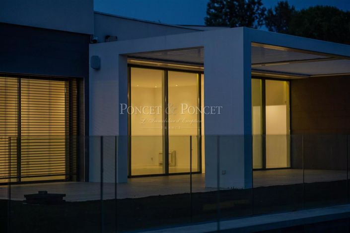 Image No.3-6 Bed House for sale