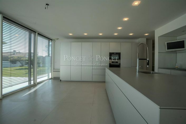 Image No.4-6 Bed House for sale