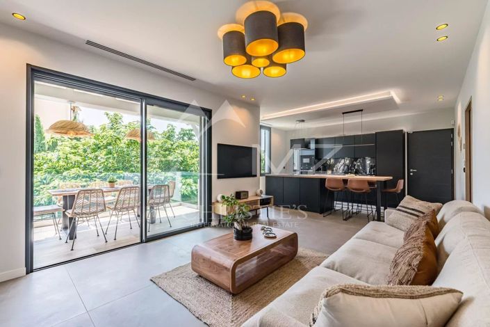 Image No.3-4 Bed House for sale