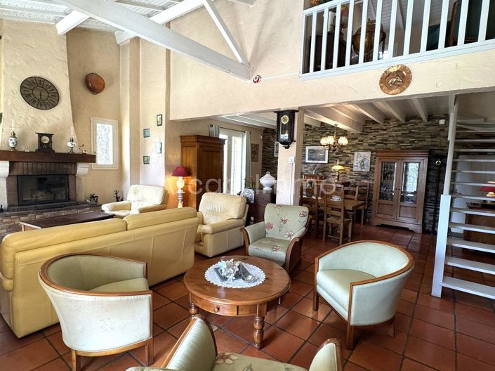 Image No.2-4 Bed House for sale