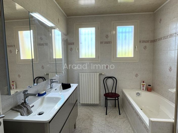 Image No.6-4 Bed House for sale