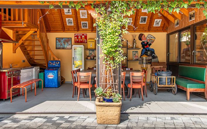 Image No.8-6 Bed Property for sale