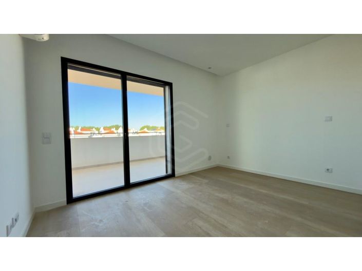 Image No.14-3 Bed Apartment for sale