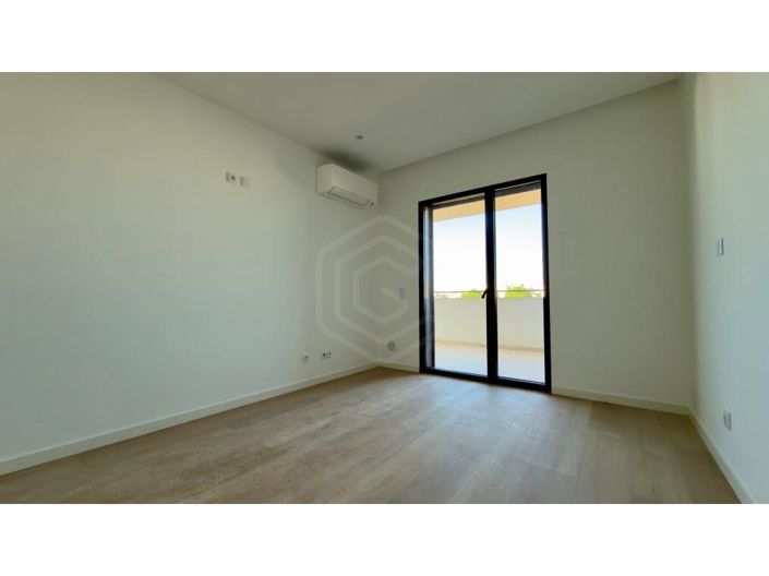 Image No.15-3 Bed Apartment for sale