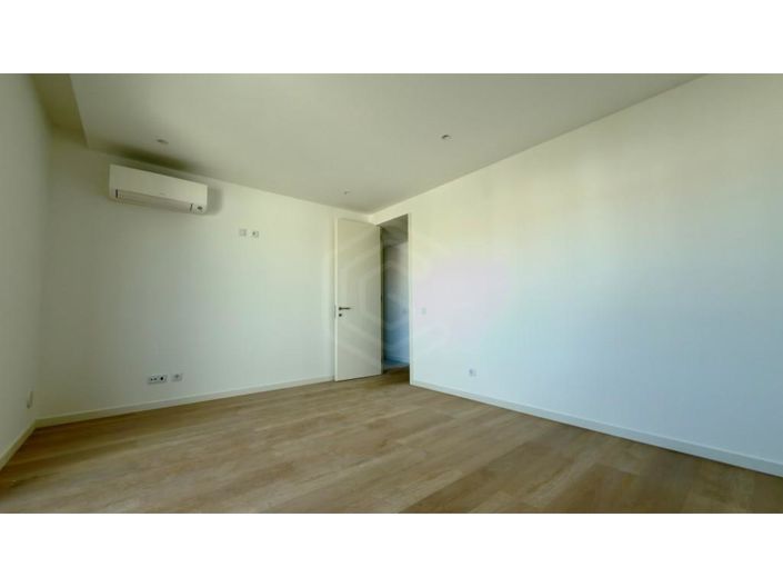 Image No.21-3 Bed Apartment for sale