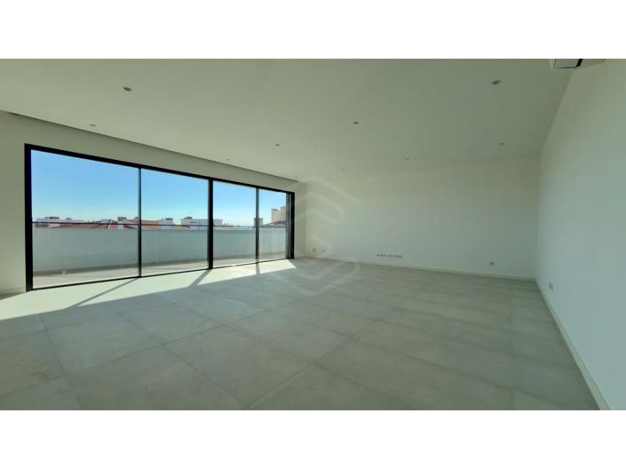 Image No.9-3 Bed Apartment for sale