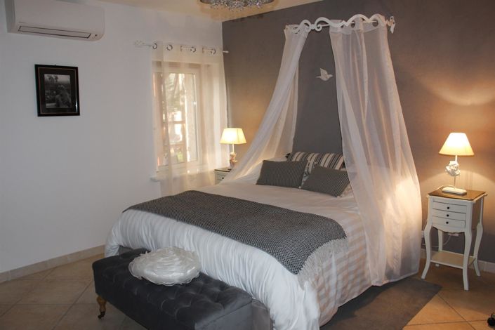 Image No.18-5 Bed House for sale