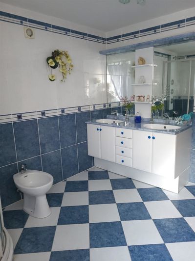 Image No.19-5 Bed House for sale